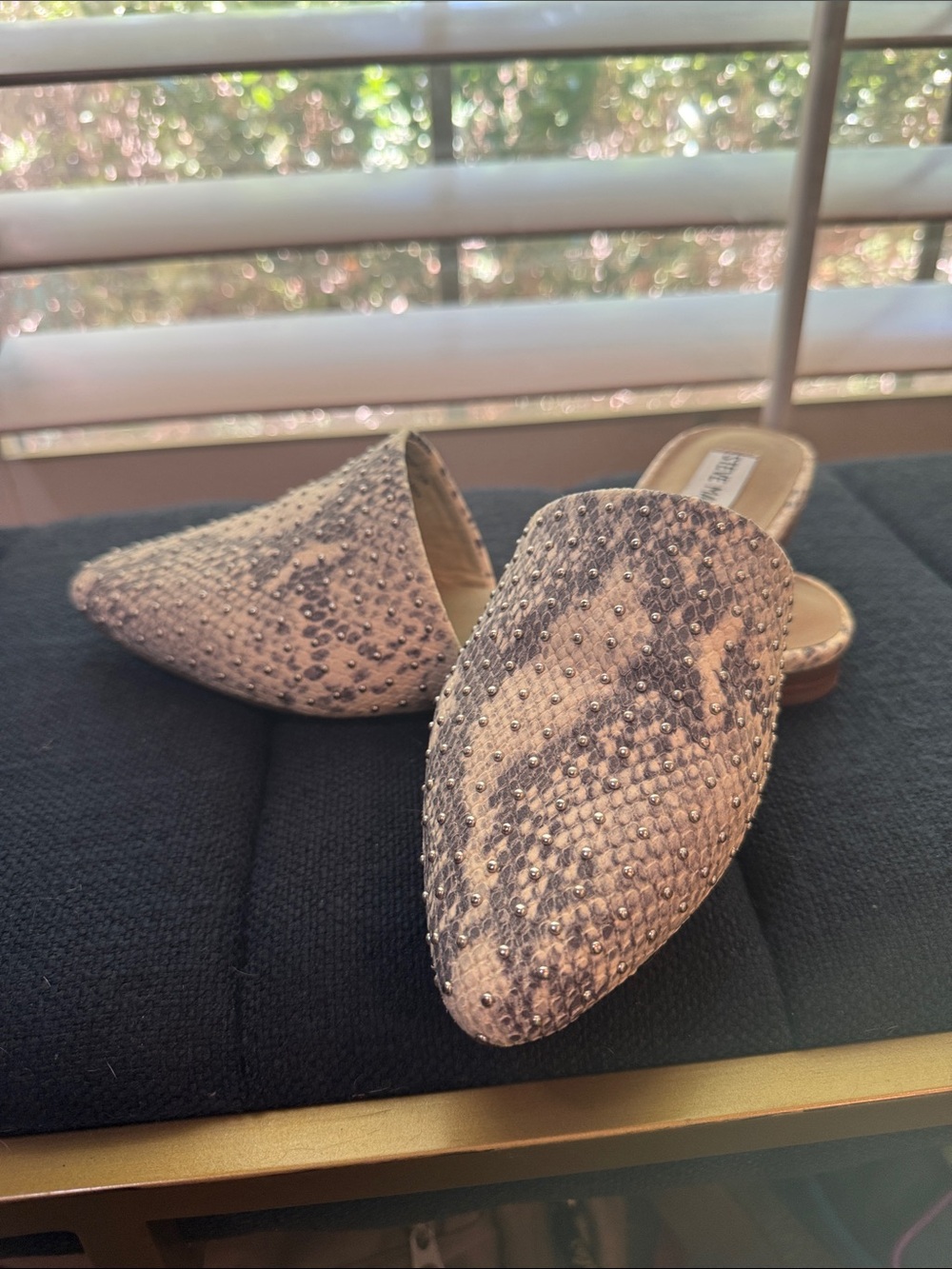 Women’s 7.5 Steve Madden Taupe Crystal Embellished Pointed-Toe Mules